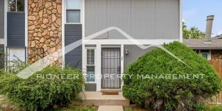 Charming Townhouse with Central AC and Washer/Dryer Gallery 1