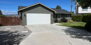 Beautiful 3 bed/2 bath home with garage, a/c and private covered patio! Gallery 1