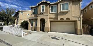 Beautiful 5 bedroom 3 bath Home Gallery 1