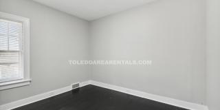4138 N Lockwood Ave Upper Gallery 39
