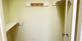 Spacious and bright 2 bed 2.5 bath Townhouse Gallery 19