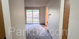 1/2 Off First Full Month's Rent! Lower Level 2 Bedroom 1 Bathroom Apartment Gallery 3