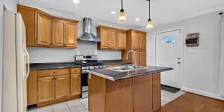 Charming 3BR Townhome in Baltimore Gallery 1
