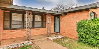 Great 3 bedroom 2 bathroom house in fantastic Location! Gallery 1