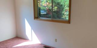 Large 2 Bedroom Hucrest Home! 1 Year Lease Required Gallery 9