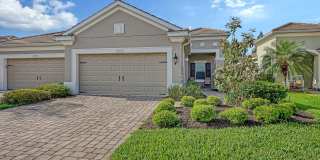 2/2 plus den Villa in Fairfield with a 2 car garage Gallery 1