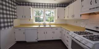 4 bed/3.5 bath, half acre lot, 100 yards from Memorial Stadium! Gallery 9