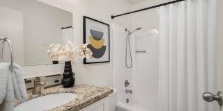 Bellevue Condo in Cherry Crest Vista with Updated Kitchen Gallery 18