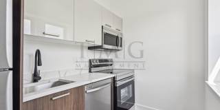 Modern Andersonville Studio with High-End Finishes & Abundant Natural Light! Gallery 5
