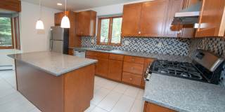 DeLong Lake Condo Gallery 3