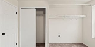 2617 SOUTH Street Gallery 23