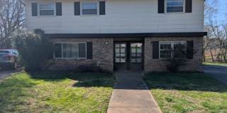 Spacious 2-Bedroom, 1-Bath Apartment Near Karns – Quiet Living with a Large Yard Gallery 1