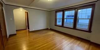 Queens Court Large Charming 1 Bedroom Available Now! Highly Desirable Queen Anne Location Gallery 9