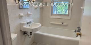 Crosstown Side By Side, Washer/Dryer In Unit, 1 Garage Space, Hardwood Floors, Dishwasher Gallery 11