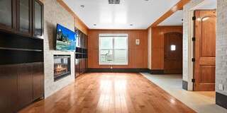 1743 South Barrington Avenue Gallery 5