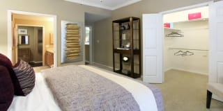 Kensington Square Gallery 32