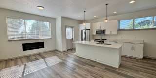 BEAUTIFUL, QUIET TOWNHOME IN NW REDMOND! Gallery 1