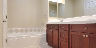 Beautiful Townhome, Solar, A/C, Very Spacious, 2c Garage, EV charger, Next to Park! Gallery 12