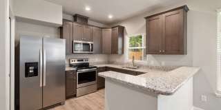 **ONE MONTH FREE RENT ** Spacious 5-Bedroom Townhouse at The Reef – Ideal for UF Students & Young Professionals! Gallery 1