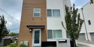 Stunning 2 Bed 2.5 Bath Townhome! Gallery 10