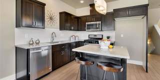 Chic artist-style lofts home with 3 bed 2.5 bath near Boise Greenbelt. Gallery 8