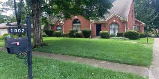 Unique Lyndon area 4 bedroom home with multiple common areas Gallery 1