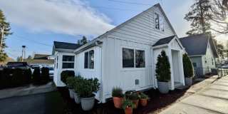 Modern Luxury Meets Small Town Charm in Your New Gladstone Home! Gallery 1