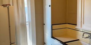 1114 W 8TH A&amp;B Gallery 21