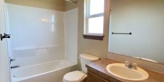 Spacious 4 bed 3.5 Bath in Maple Hill! Gallery 18