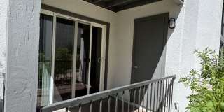 MELROSE DISTRICT CONDO WITH HUGE MOVE-IN SPECIAL – HALF OFF FIRST & SECOND MONTH’S RENT! Gallery 8