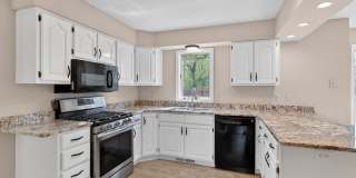 Spacious 4BR House in Columbia Gallery 12