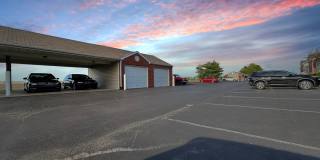 Grand Lakeside Escape: Spacious 3-Bedroom Retreat in Lakeshore Community Gallery 11