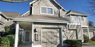 2bd/2.5ba Kirkland Townhome Gallery 1