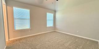 **Gorgeous Newer Build! 3 Bed 2 Bath** Gallery 11