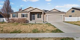 1572 South Bridle Path Loop Gallery 1