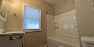 Pet friendly 3 Bedroom, 1 Bathroom home! Gallery 19