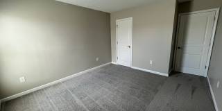**OFFERING REFUNDABLE APPLICATION FEES** Fantastic 3BD, 2.5BA North Raleigh Townhome with Fenced Backyard in an HOA Community with Premier Amenities Gallery 24