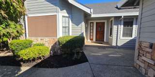 Desirable Westside Petaluma - Beautiful and well maintained 3 bedroom, 2 bath Gallery 1