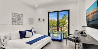 2100 Miami Rd Gallery 9