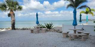 Beautifully renovated 2/2 condo downtown Sarasota with view of Bay! Gallery 36