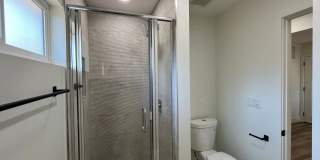 Brand New Remodel (2026)!! 5 Bedroom 2 Bathroom Home Near Campus Gallery 6