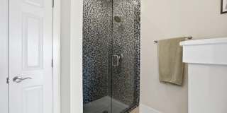 261 S Limestone Gallery 18