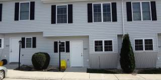 Spacious Townhouse with 2 Master Suites and Full Basement Spacious Townhouse with 2 Master Suites and Full Basement Gallery 1