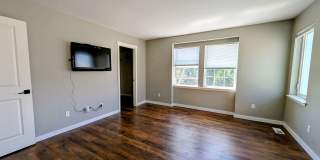 Spacious 2700+ sq.ft House in Logan Park neighborhood Gallery 15