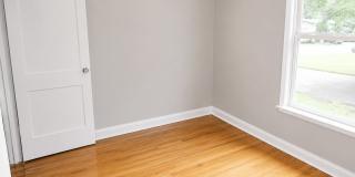 2 bedroom North Loop Bungalow Gallery 13