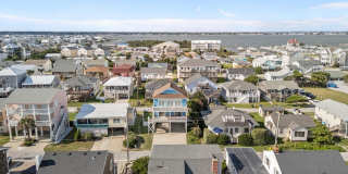 201 W Glenn Street Gallery 52