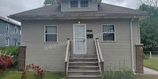 Spacious 2 bedroom house Second Month's rent free for First Responders Gallery 1