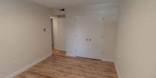Charming and Spacious South Side 3-Bedroom Duplex Gallery 14