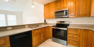 SPACIOUS 3/3 , Open Floor Plan, Vaulted Ceilings, New Paint and New Plank Floors, and W/D! $1500/month Avail Now! Gallery 9