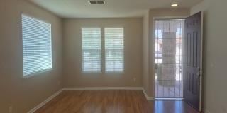 Beautiful 4 Bedroom 2.5 Bath with loft Gallery 5